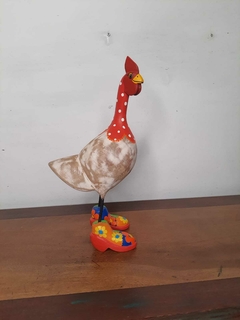 Galinha Florzinha em Madeira 30 cm Vermelha