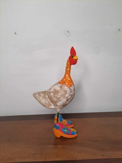 Galinha Florzinha em Madeira 30 cm Laranja Claro