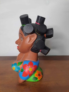Boneca Namoradeira Cabelo Tererê 20 cm em Madeira - Porão da Arte - Lécio e Alcinéia