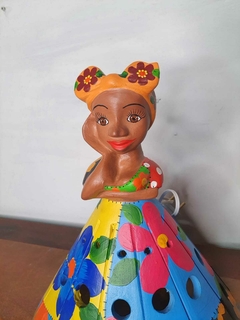 Boneca Luminária em Madeira 30cm Turbante Laranja Claro - loja online