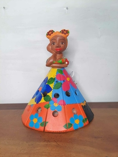 Boneca Luminária em Madeira 30cm Turbante Laranja Claro