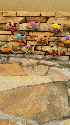 Cabide Peixe em Madeira com Pintura Colorida Cores Variadas na internet