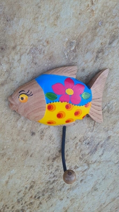Cabide Peixe em Madeira com Pintura Colorida Cores Variadas
