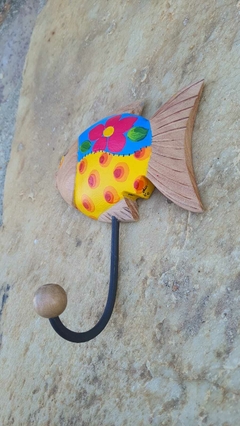 Cabide Peixe em Madeira com Pintura Colorida Cores Variadas - loja online
