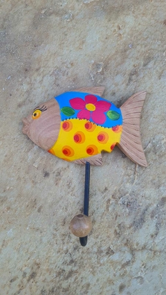 Cabide Peixe em Madeira com Pintura Colorida Cores Variadas - comprar online