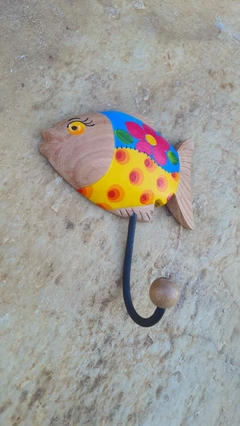 Imagem do Cabide Peixe em Madeira com Pintura Colorida Cores Variadas