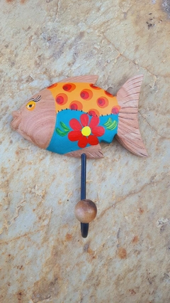 Cabide Peixe em Madeira com Pintura Colorida Cores Variadas