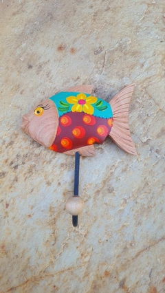 Imagem do Cabide Peixe em Madeira com Pintura Colorida Cores Variadas