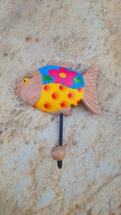 Cabide Peixe em Madeira com Pintura Colorida Cores Variadas - comprar online