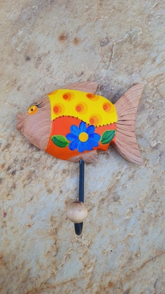 Cabide Peixe em Madeira com Pintura Colorida Cores Variadas - loja online