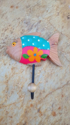Cabide Peixe em Madeira com Pintura Colorida Cores Variadas na internet