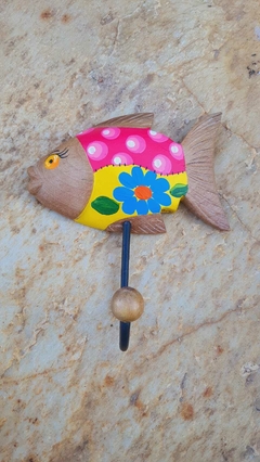 Cabide Peixe em Madeira com Pintura Colorida Cores Variadas na internet