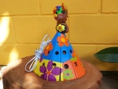 Boneca Luminária em Madeira 30cm Turbante Saia Colorido na internet