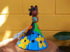 Boneca Luminária em Madeira Cabelo P - Porão da Arte - Lécio e Alcinéia
