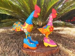 Imagem do Casal Galo 28cm e Galinha 26cm De Sapatos em madeira PP