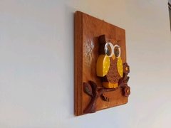 Quadro Coruja no Galho de Flores P Amarelo - Porão da Arte - Lécio e Alcinéia