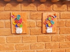 Kit 2 Quadros Vaso de Flores e Borboleta em Madeira 28x40cm  - comprar online