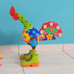 Galo de bota em Madeira 47cm Verde e Colorido na internet