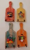Tábua de Bife Decorativa em Madeira com 2 ganchos unid - comprar online
