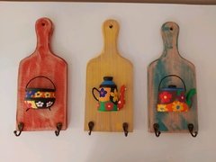 Tábua de Bife Decorativa em Madeira com 2 ganchos unid