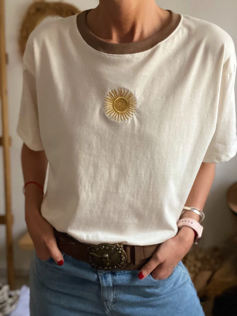 Remera Argentina Sol bordado
