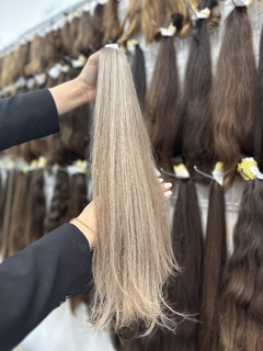 CABELO HUMANO GRISALHO 61CM 91 GRAMAS - ETIQUETA DOURADA na internet