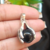 Pingente de Pedra Ônix - Mãos Reiki - comprar online
