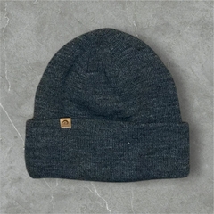 GORRO LANA UBT GRIS MELANGE OSCURO en internet