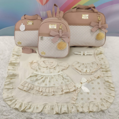 KIT BOLSA MATERNIDADE 3 PEÇAS CHEVRON NUDE + SAIDA MATERNIDADE MENINA na internet