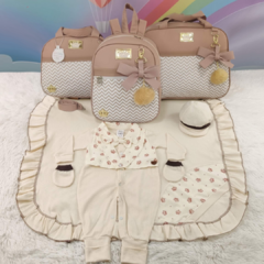 KIT BOLSA MATERNIDADE 3 PEÇAS CHEVRON NUDE + SAIDA MATERNIDADE MENINO
