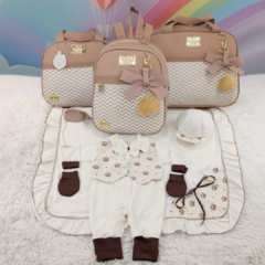 KIT BOLSA MATERNIDADE 3 PEÇAS CHEVRON NUDE + SAIDA MATERNIDADE MENINO - comprar online