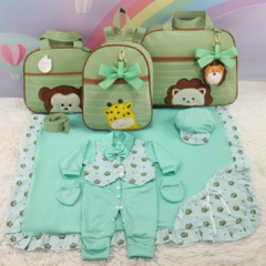 KIT BOLSA MATERNIDADE 3 PEÇAS SAFARI VERDE MUSGO + SAIDA MATERNIDADE MENINO - Let Baby Bolsas De Maternidade