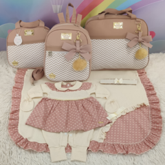 KIT BOLSA MATERNIDADE 3 PEÇAS CHEVRON NUDE + SAIDA MATERNIDADE MENINA