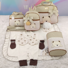 KIT BOLSA MATERNIDADE 5 PEÇAS URSO CHEVRON BEGE + SAÍDA MATERNIDADE MENINO - comprar online