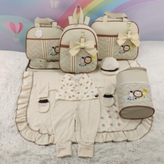 KIT BOLSA MATERNIDADE 5 P SAFARI BEGE + SAIDA MATERNIDADE MENINO - comprar online
