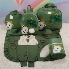 KIT BOLSA MATERNIDADE 5 PEÇAS URSO IMPERADOR VERDE MILITAR + SAÍDA MATERNIDADE MENINO - comprar online