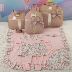 KIT BOLSA MATERNIDADE 3 PEÇAS LAÇO NUDE + SAIDA MATERNIDADE MENINA na internet