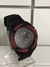 Reloj Reebok de hombre con malla de silicona negra y detalles en rojo.