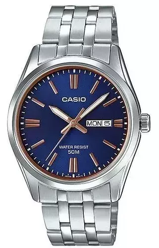 Reloj Casio de hombre con malla de acero fondo azul.