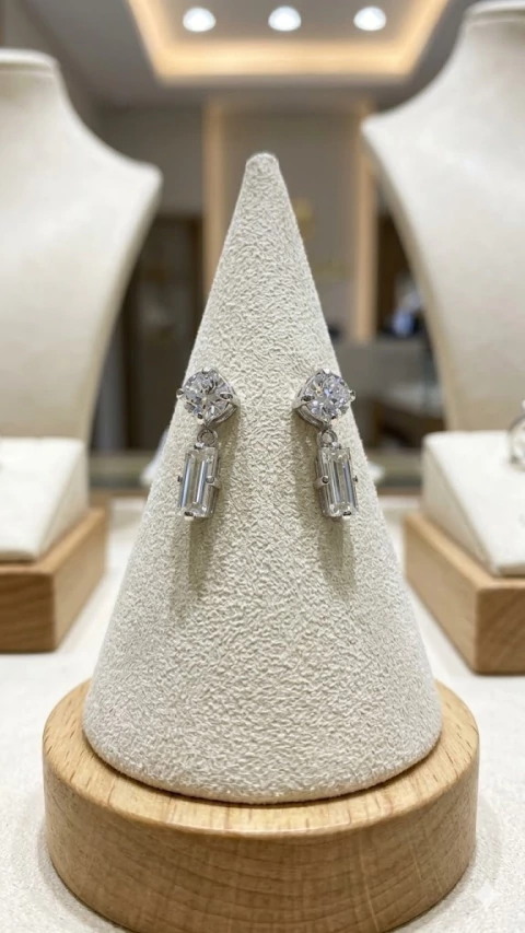 Aros colgantes con cristal swarovsky blanco