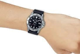 Reloj Casio de hombre con malla de silicona. — imagen 3