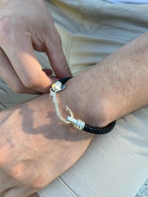 Pulsera Diesel de cuero negro, cierre de acero Anzuelo