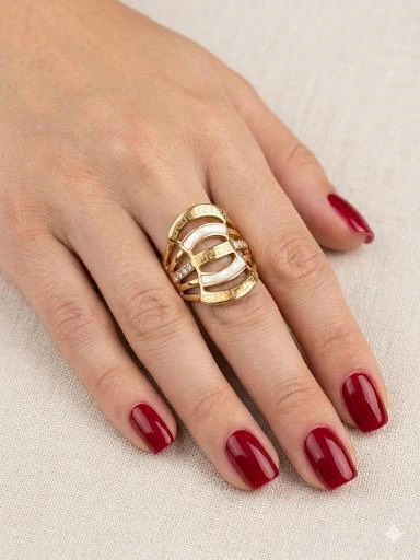Anillo con guarda griega en acero gold.