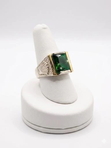 Sello para hombre con cubic verde y corona - Plata y oro