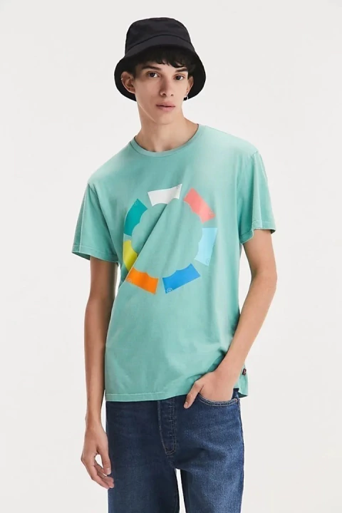 GRAPHIC SET IN NECK LEVIS