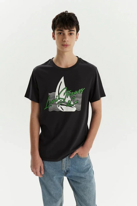 GRAPHIC SET IN NECK LEVIS