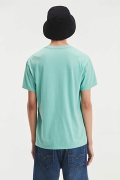 GRAPHIC SET IN NECK LEVIS - comprar online