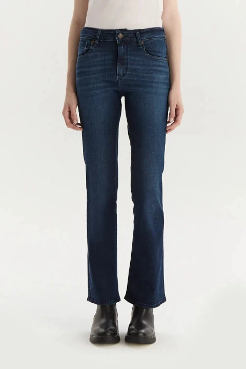 725 HI RISE BOOTCUT LEVIS