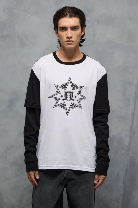 REMERA SPIKE LABEL