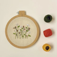 KIT DE BORDADO "MARGARITAS" - LeBebot.com